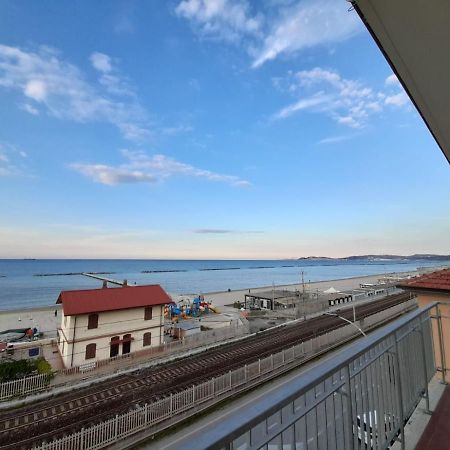 Appartamento Fronte Mare Falconara Marittima Eksteriør bilde